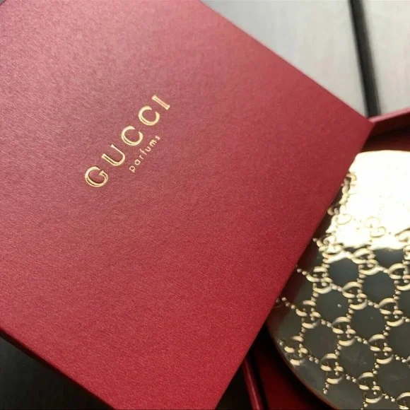 π» New Compact Gucci Mirror and Lil Book of Gucci - Picture 5 of 10